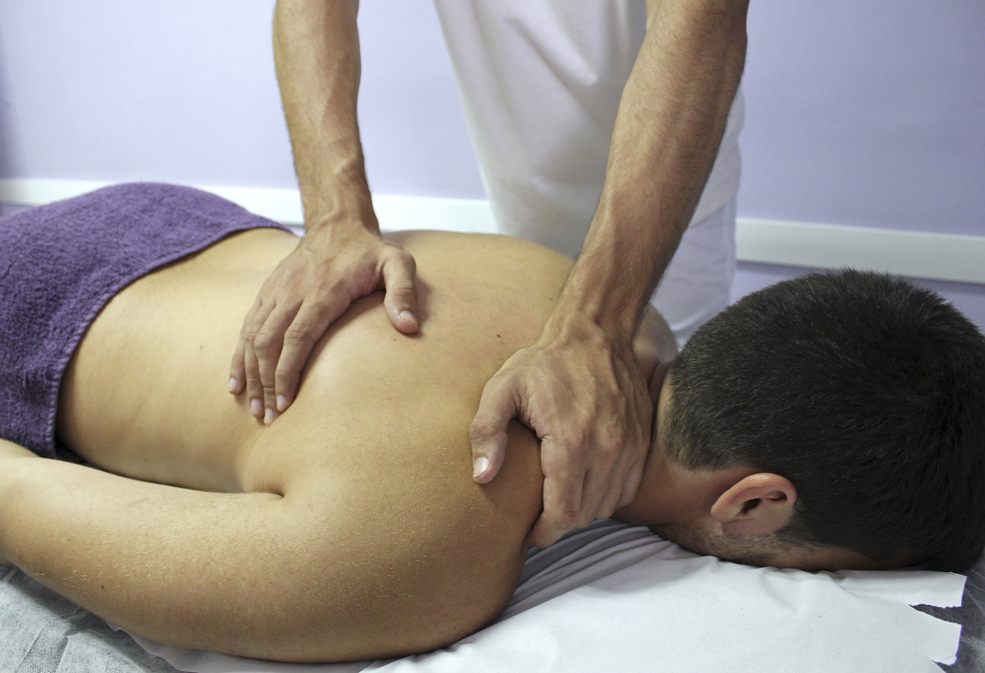 What’s the difference between physiotherapy, osteopathy and chiropractic treatments, and who do you need to see?